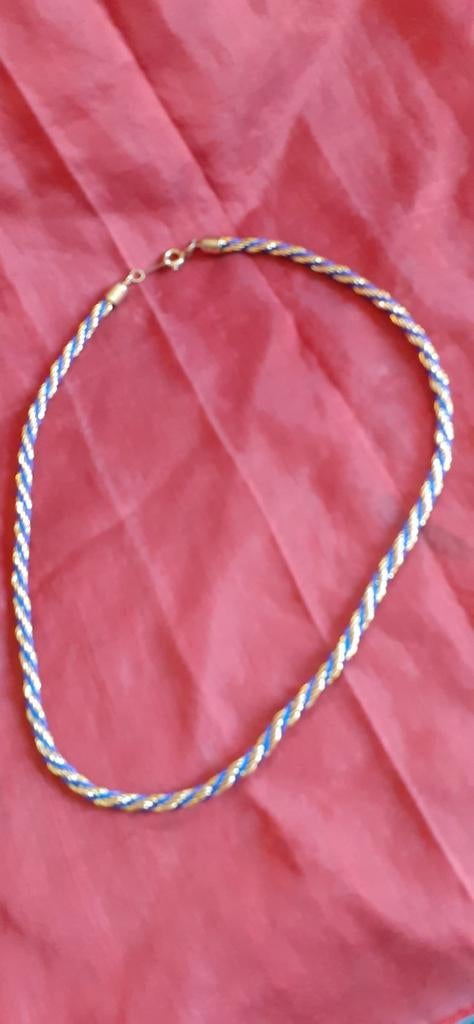 Collier métal doré et cordonnet bleu croisés, Ophalen of Verzenden, Gebruikt, Blauw