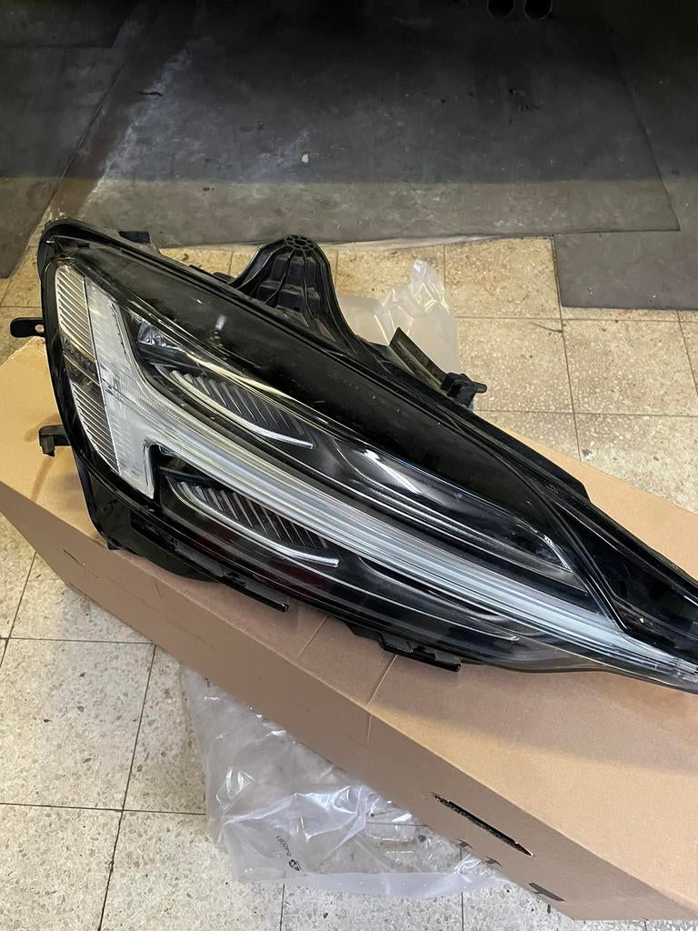 Volvo V60 koplamp, Ophalen, Volvo