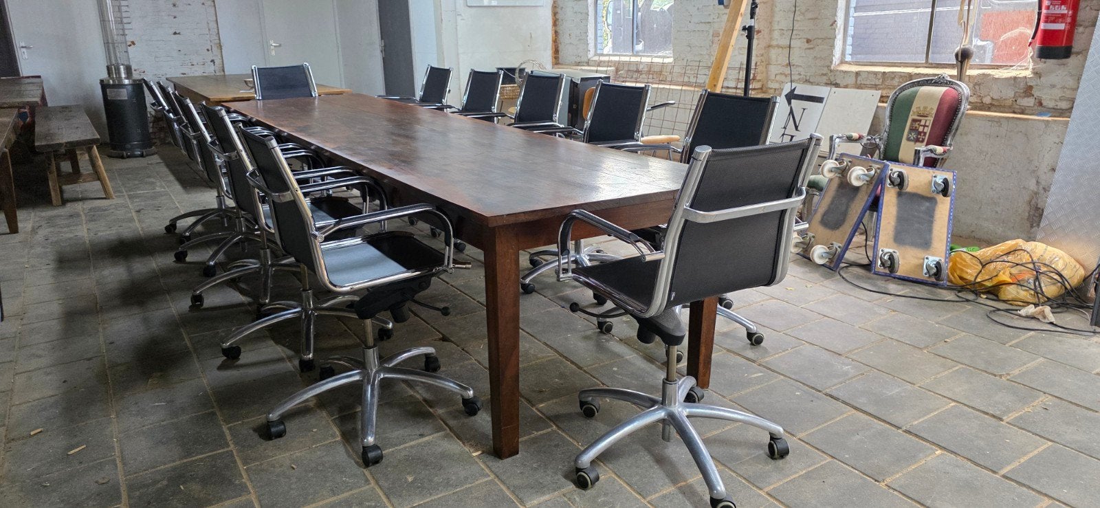 Géén standaard vergader set!!! boerentafel 400 cm+12 stoelen, Décoration d'intérieur, Enlèvement ou Envoi, Utilisé, Table