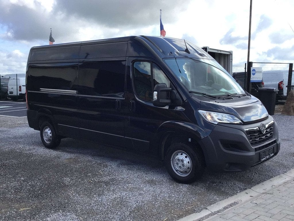 Opel Movano l3h2 140pk 2023 10km full/option 26950e +btw, Stof, Gebruikt, 1 kW, Zwart