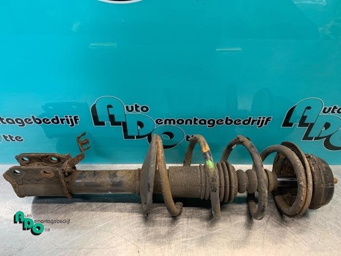 Barre amortisseur avant droit d'un Dacia Logan (Logan 1 04-), Dacia, -, 3 mois de garantie, Utilisé