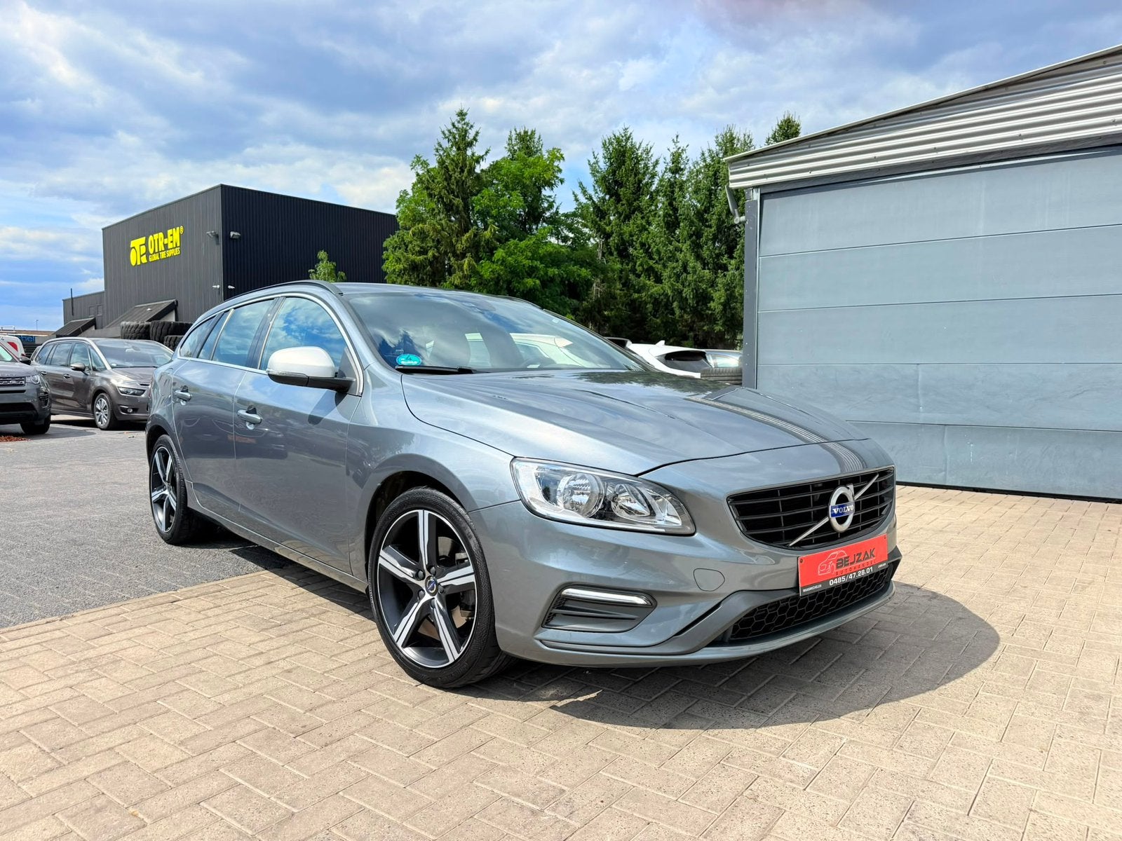 Volvo V60 2.0d R-Design 74.000km Nieuwstaat 1j garantie, Auto's, Alcantara, Dealer onderhouden, Te koop, ABS