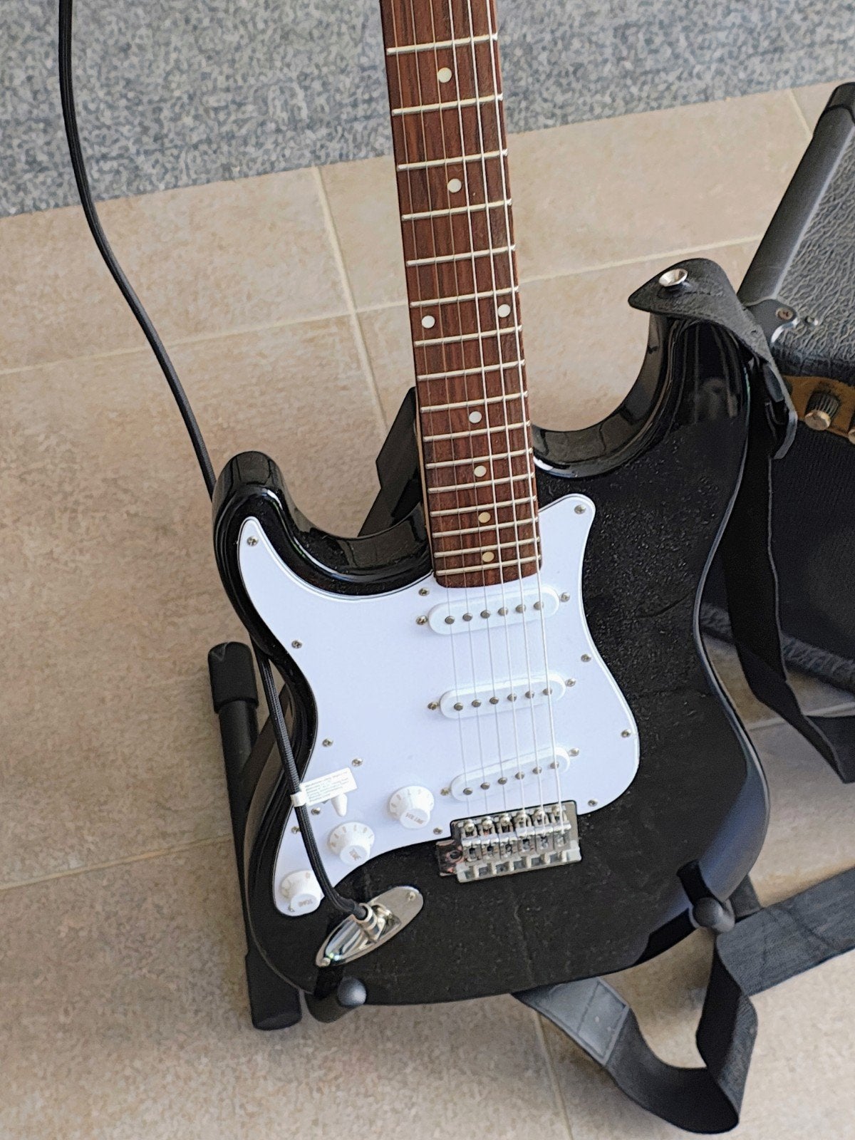 linkse elektrische gitaar Fasley, Muziek en Instrumenten, Ophalen, Met versterker