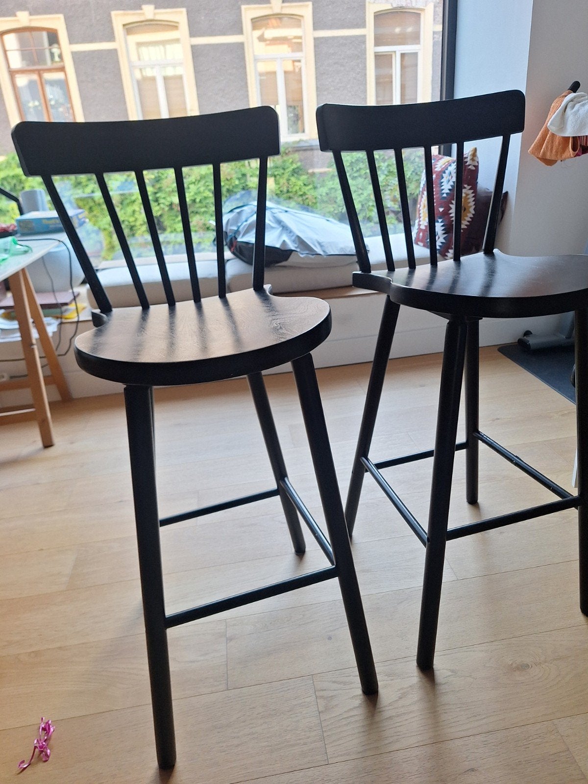 Barkrukken zwart Ikea, Ophalen
