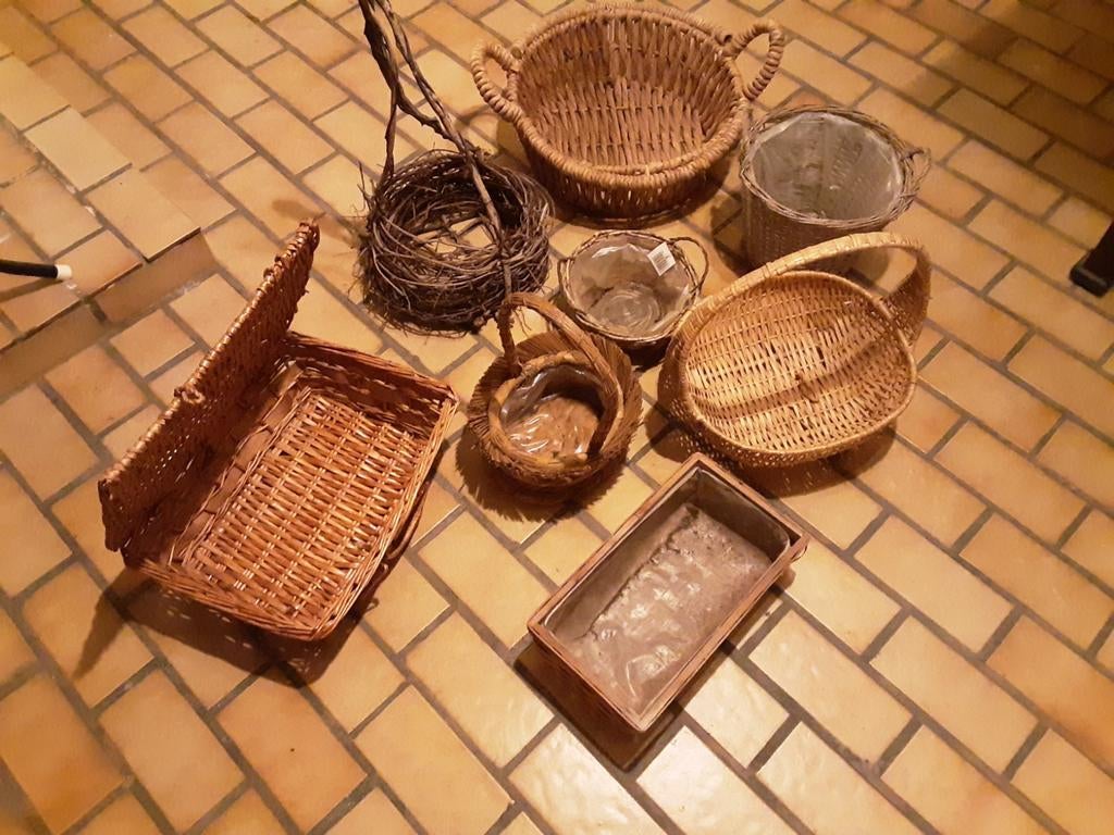8 rieten mandjes, Ophalen