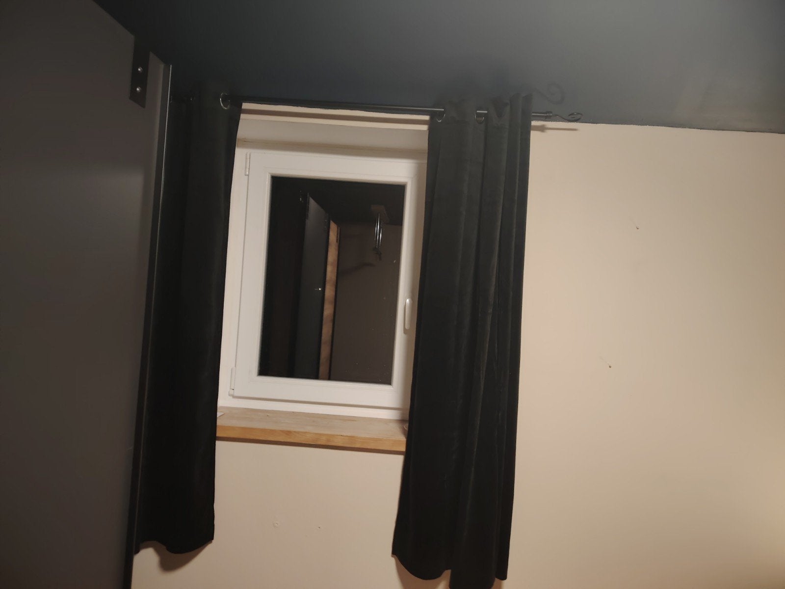 rideaux velours noir, Maison & Meubles, Velours, Comme neuf, 135 cm, Enlèvement