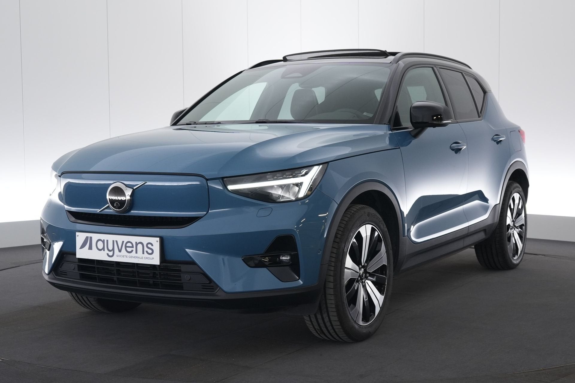 (2CMV702) VOLVO XC40, Auto's, Gebruikt, Blauw, Alcantara, 67 kWh