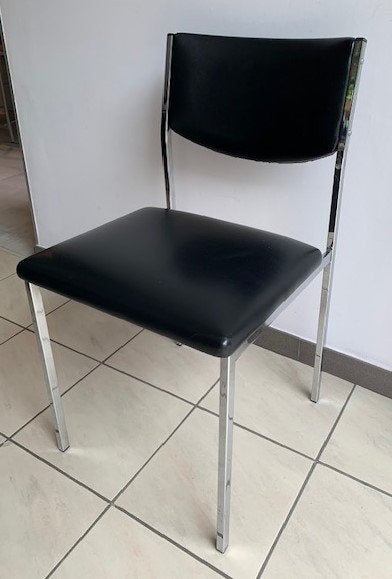 Chaise en simili cuir noir et piètement en métal chromé, Maison & Meubles, Enlèvement, Utilisé, Autres matériaux, Une