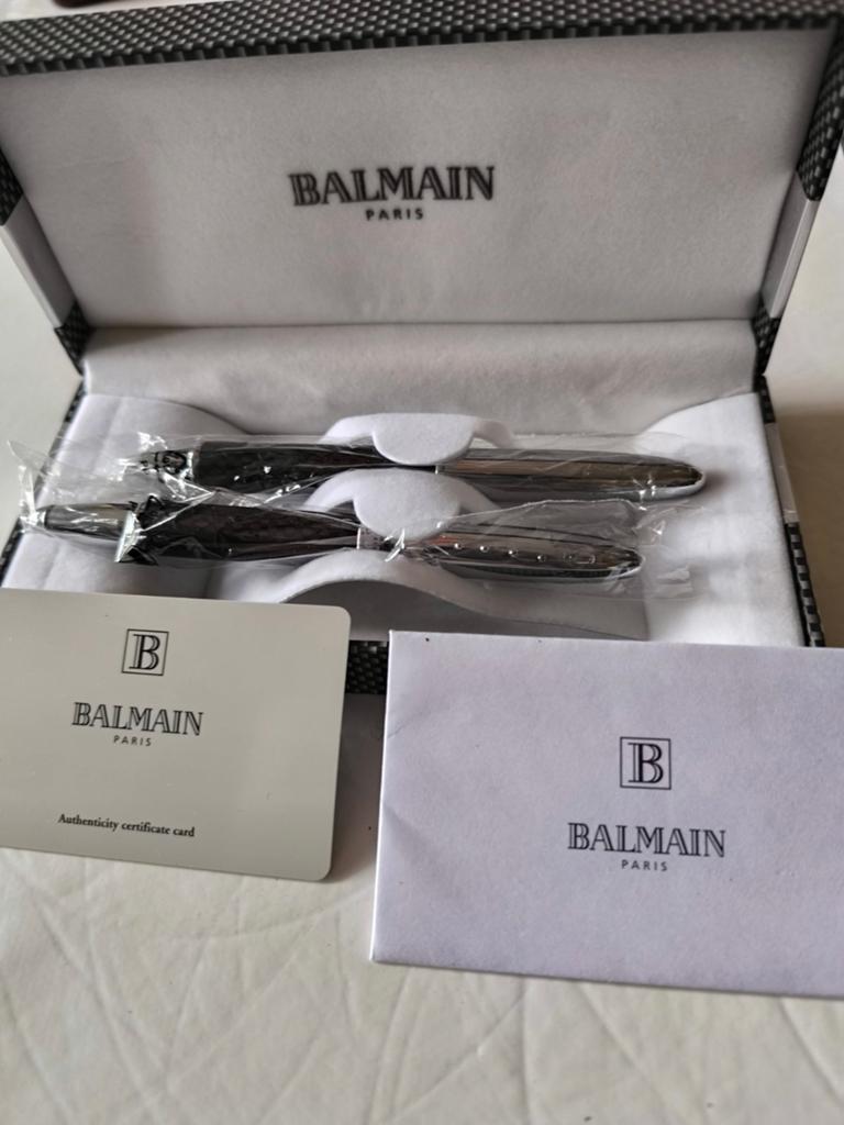 2 pennen Balmain, Collections, Enlèvement