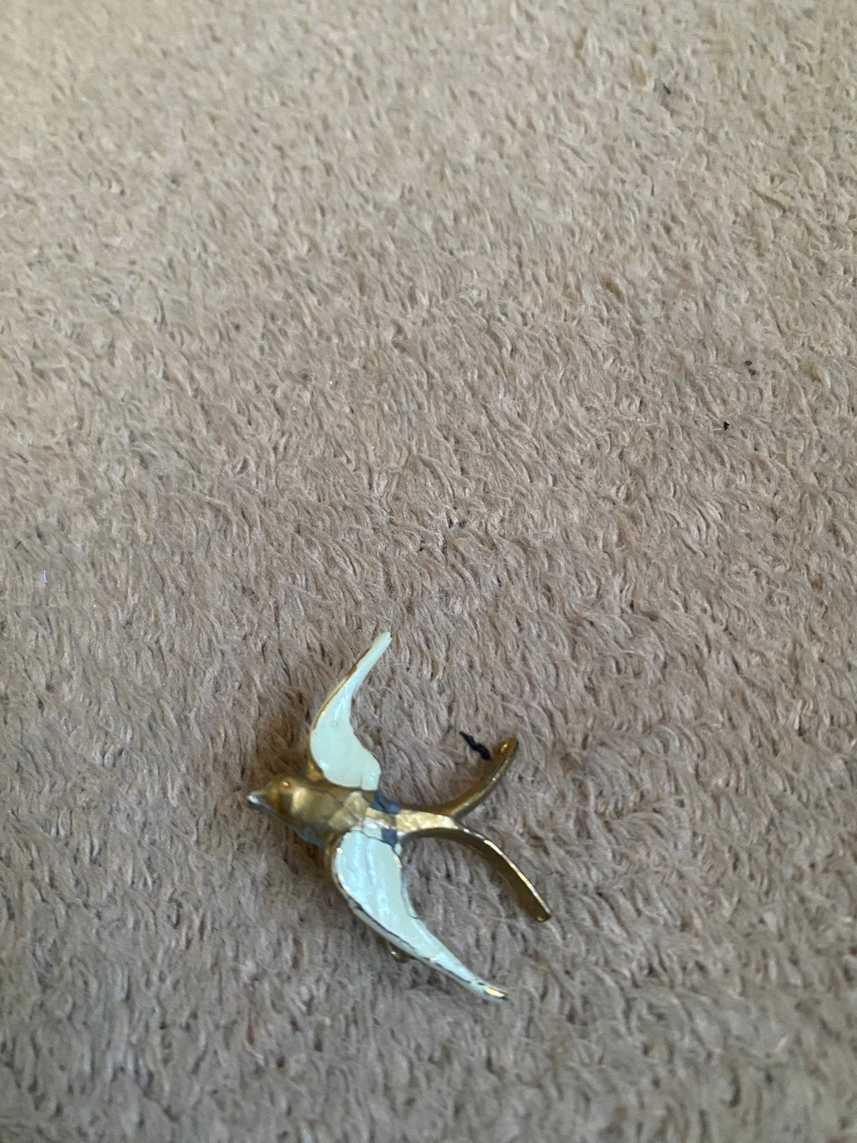 Ancienne petite broche hirondelle en métal, Enlèvement ou Envoi, Comme neuf
