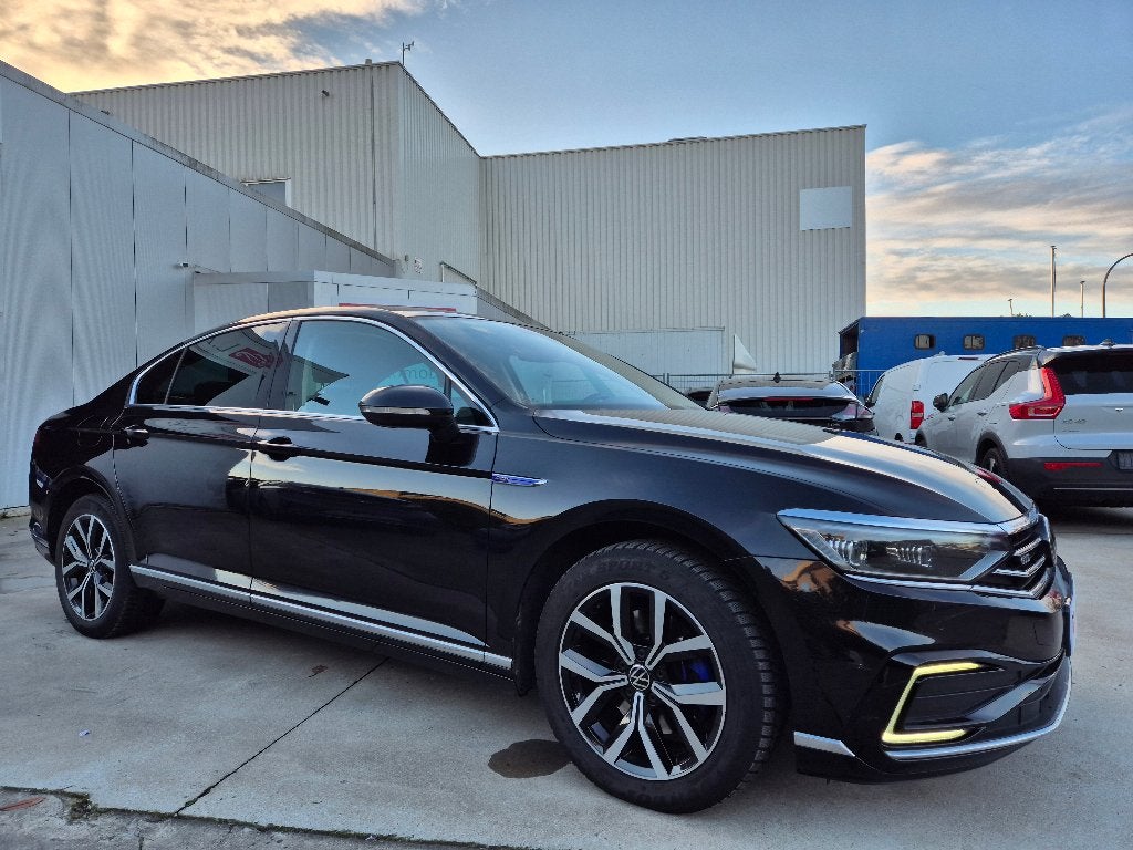 Volkswagen Passat GTE 1.4 TSI / PHEV HYBRID / DSG / FULL !, Auto's, Volkswagen, Automaat, Dealer onderhouden, 4 cilinders, Zwart