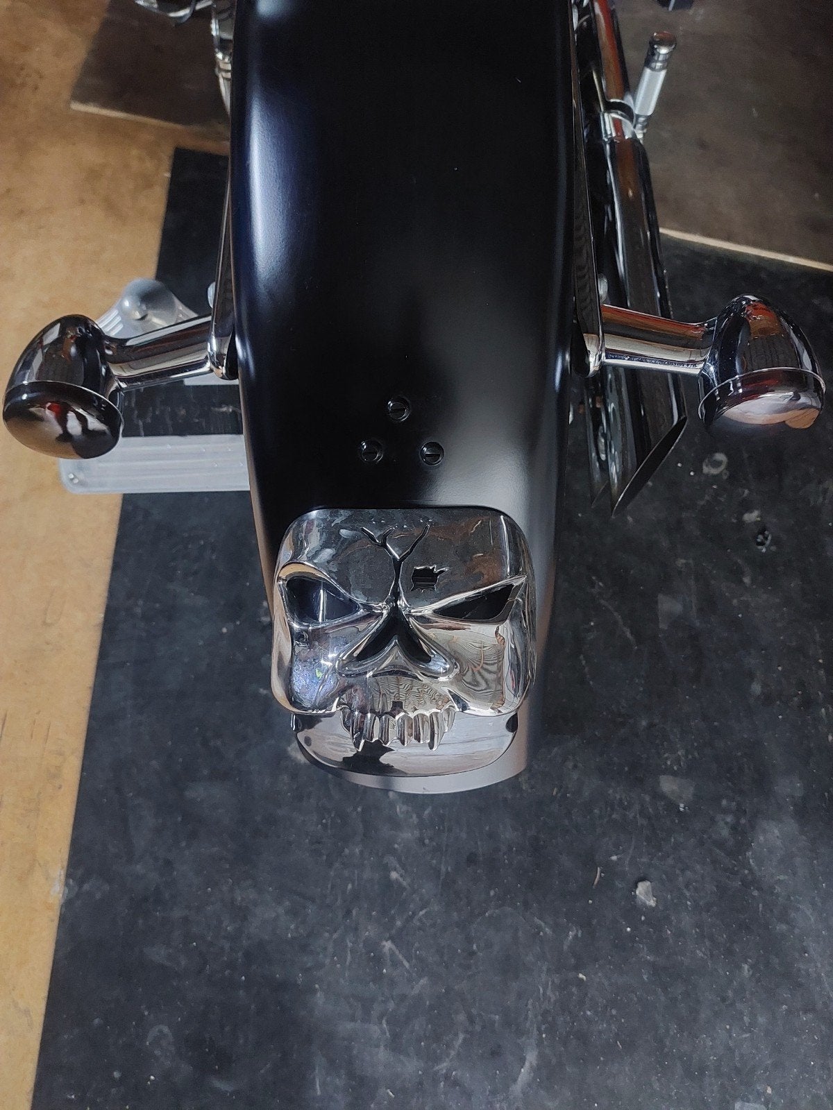 Harley Davidson achterlicht cover, Ophalen