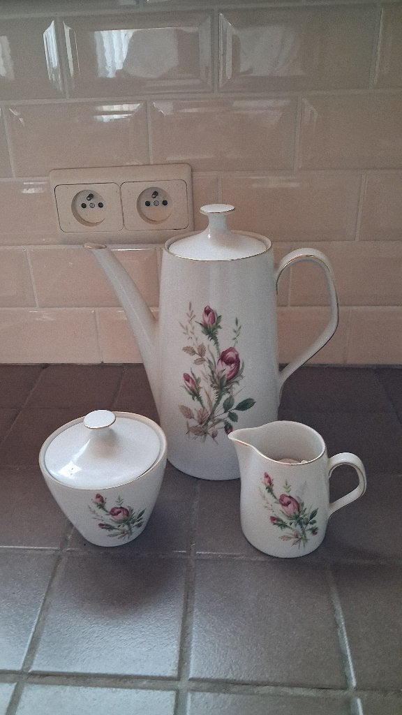 Theepot en andere 7, Enlèvement, Théière