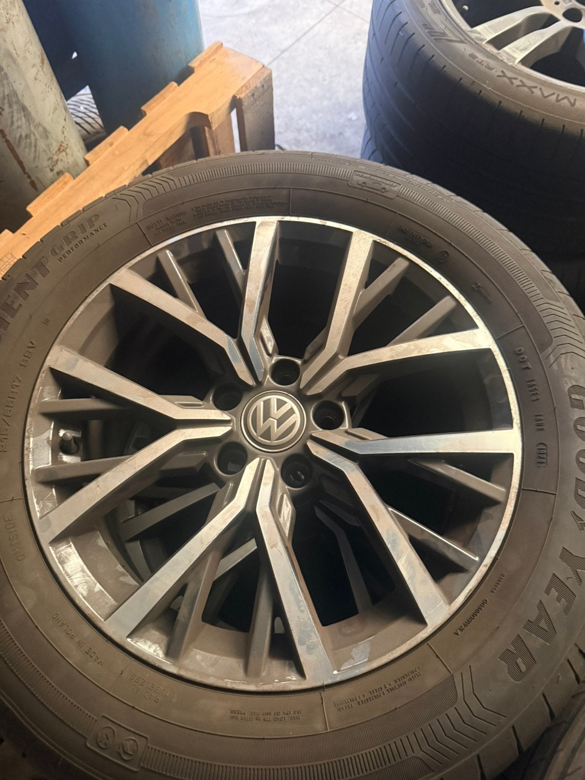 Kit VW Tiguan, Pneus et Jantes, 215 mm, Véhicule de tourisme, Pneus été
