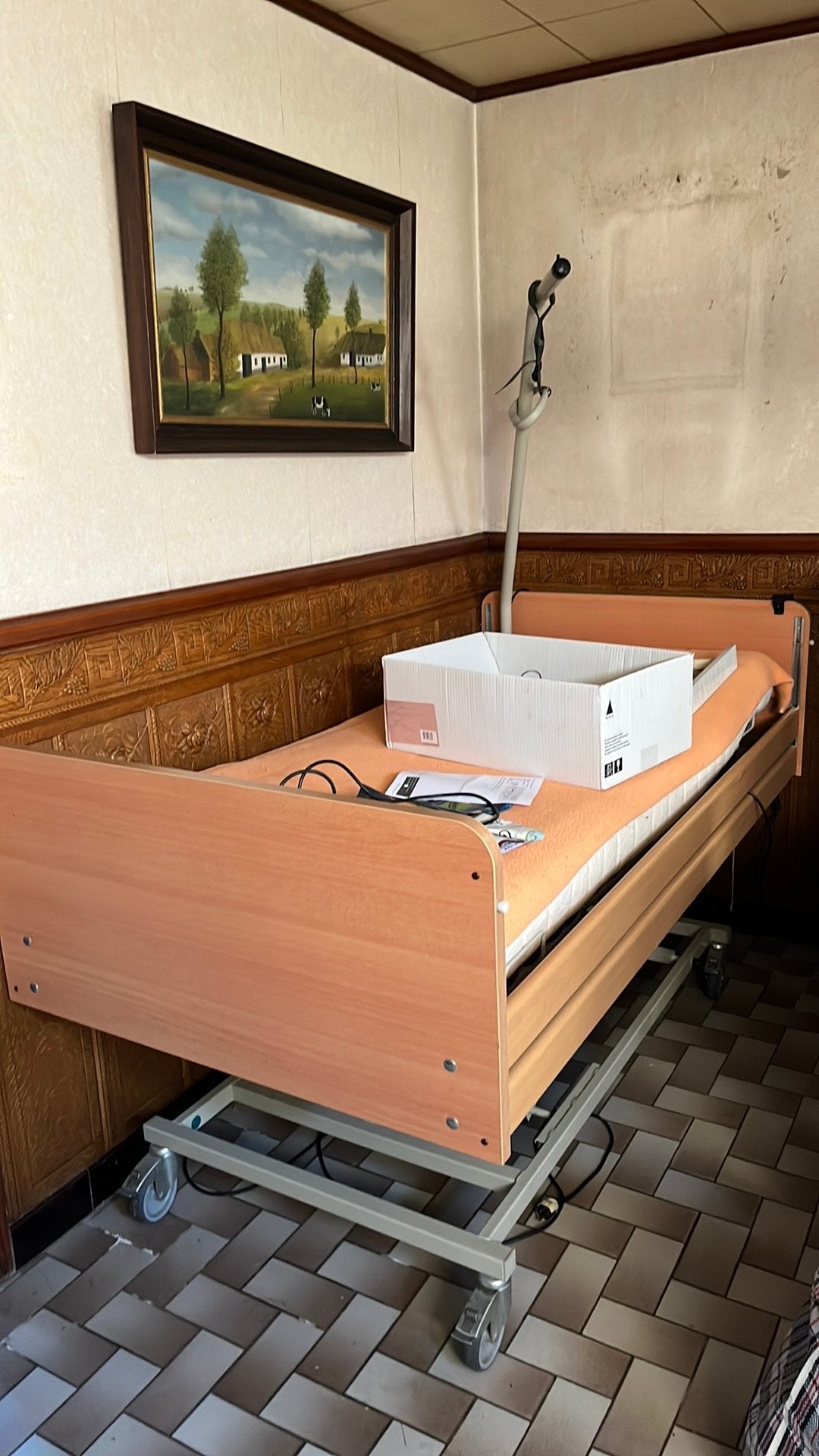 Elektrisch Ziekenhuisbed, Ophalen, Zo goed als nieuw
