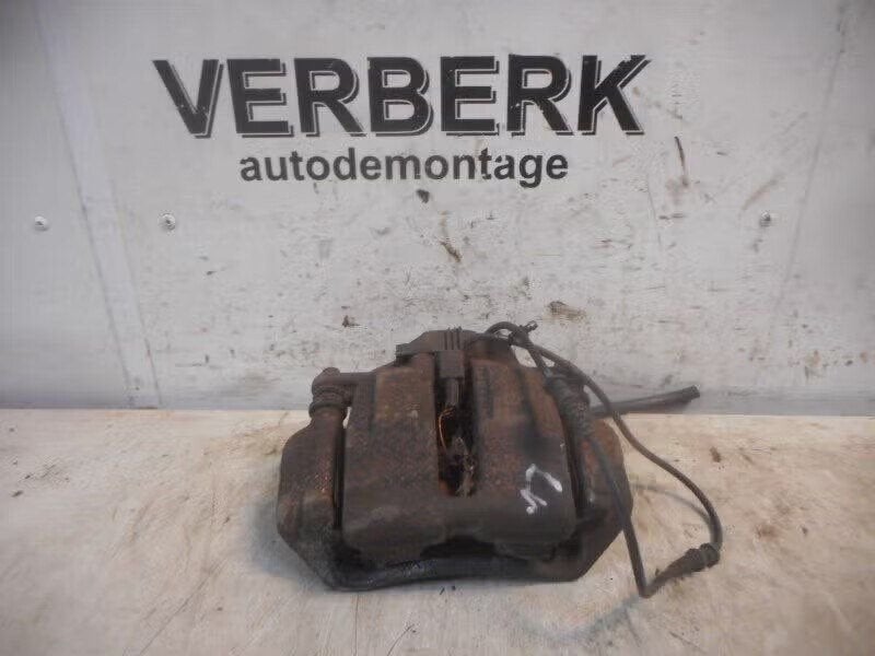 REMKLAUW LINKS VOOR Mercedes-Benz C (W203) (01-2000/02-2007), Enlèvement ou Envoi, Mercedes-Benz, Utilisé, Sodener Straße 9 65824 Schwalbach, DE