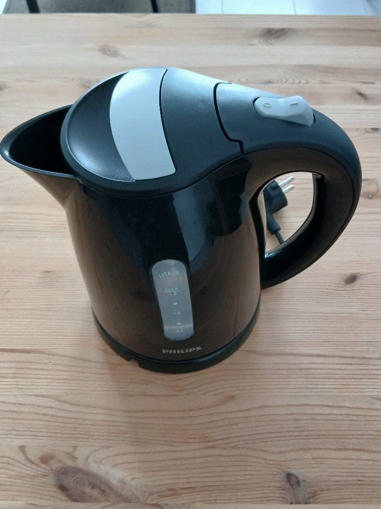 1 bouilloire électrique noir Philips, Electroménager, 1 à 2 litres, Enlèvement, Utilisé, Sans fil