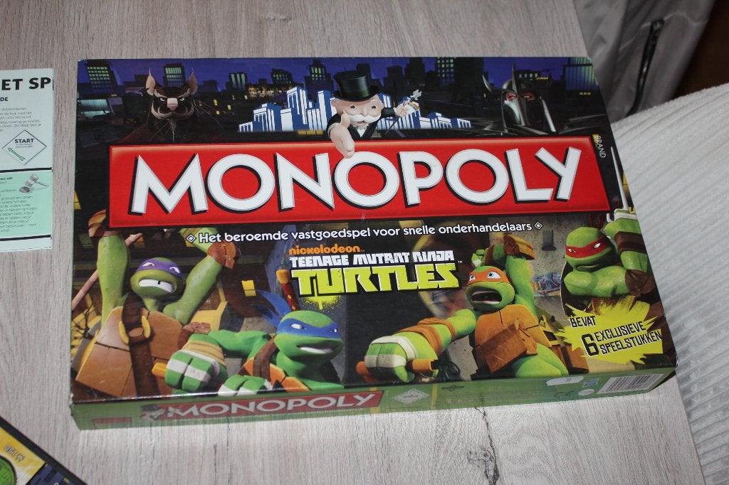 Monopoly Teenage mutant ninja Turtles, Cinq joueurs ou plus, Enlèvement ou Envoi, Comme neuf, HASBRO