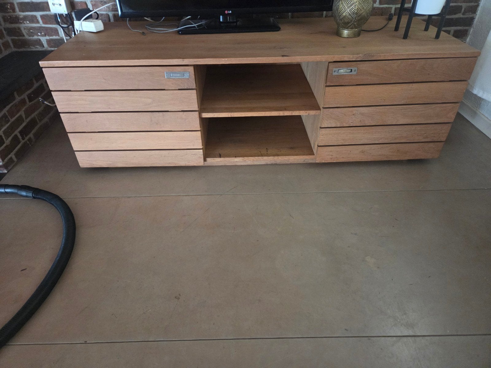 Houten tv kast gratis op te halen wegens verhuis., Ophalen