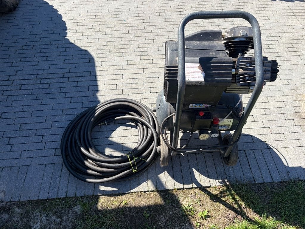 Bauger Compressor, Ophalen, Gebruikt, 6 tot 10 bar, 200 tot 400 liter/min