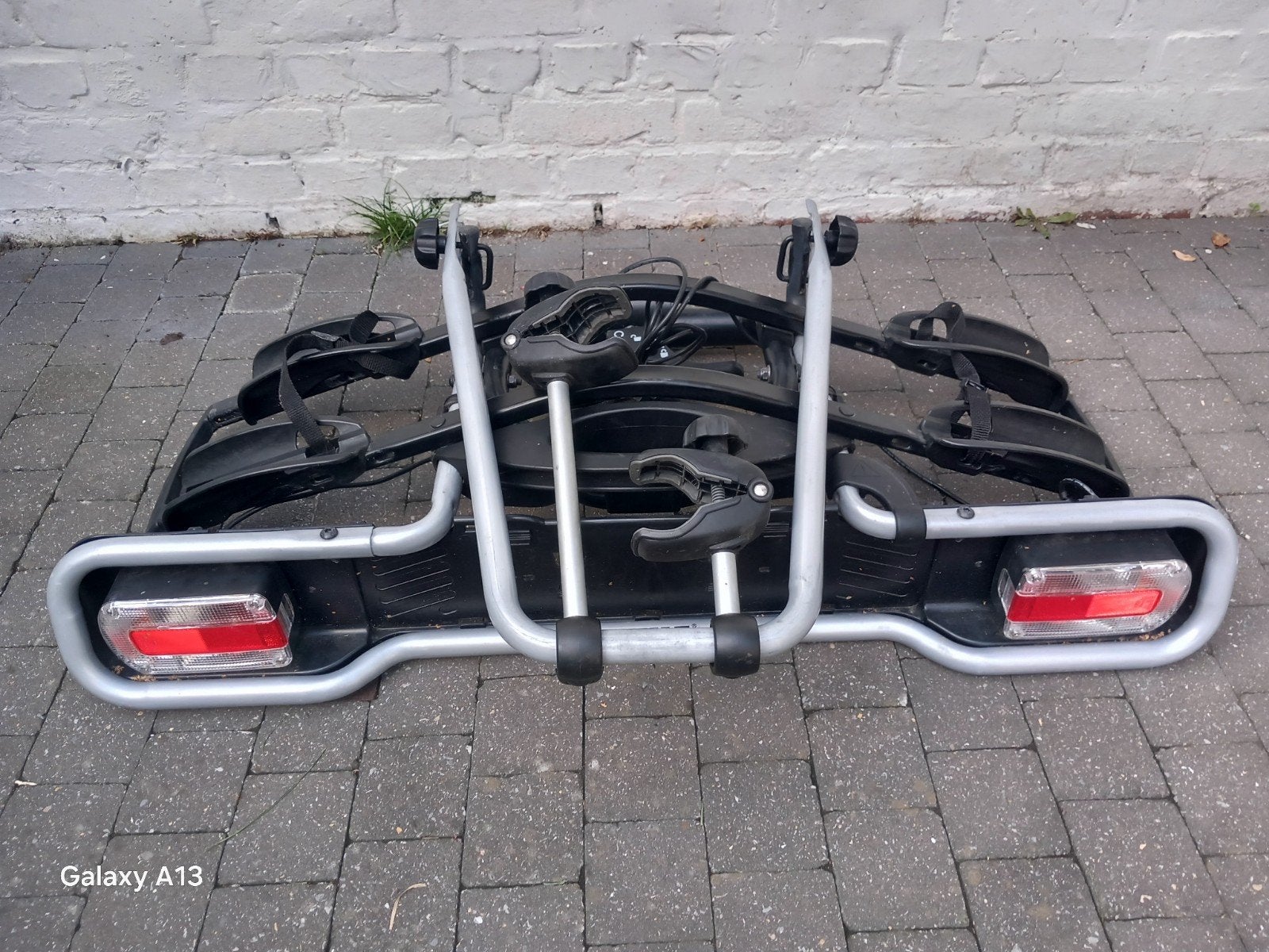 Porte-vélo Thule 2 vélos pliable et inclinable, Autos : Divers, Support d'attelage, Comme neuf, Enlèvement, 2 vélos