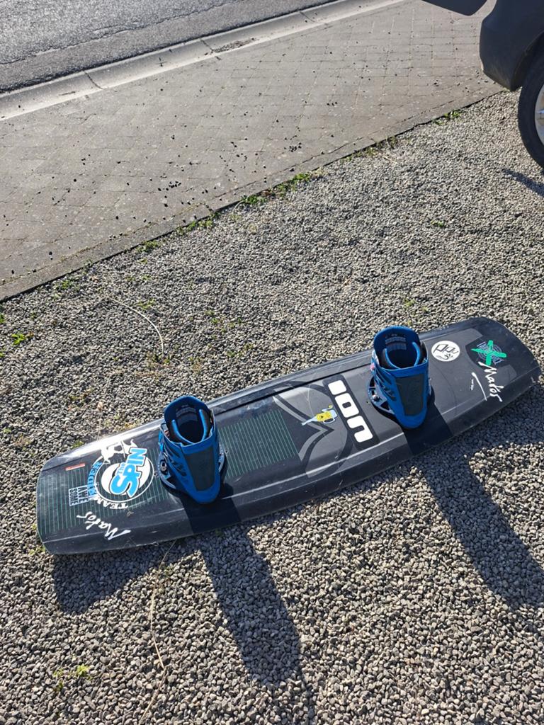 Wakeboard Liquid Force + boots Pop Boot 42-43
Pas de livrais