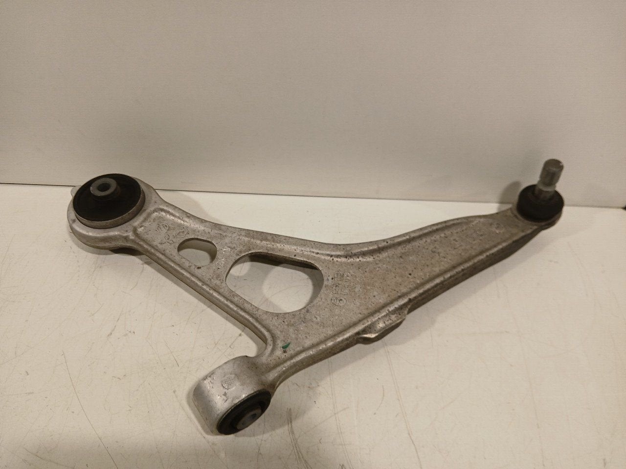 Draagarm links voor Renault Austral, Onderdelen@venauto.nl, Van der Ven Autorecycling B.V., Gebruikt, Ettenseweg 76, 4706 PB Roosendaal, The Netherlands