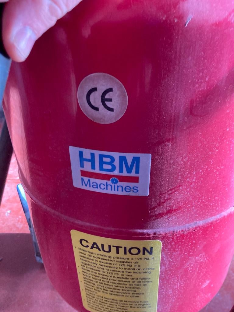 HBM 10 Gallon zandstraler (32L), 8.6 bar., Doe-het-zelf en Bouw, Gereedschap | Handgereedschap, Ophalen, Zo goed als nieuw