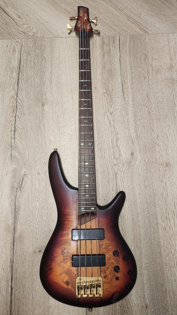 SR800-AWT aged whiskey burst, Musique & Instruments, Instruments à corde | Guitares | Basses, Enlèvement, Comme neuf, Électrique