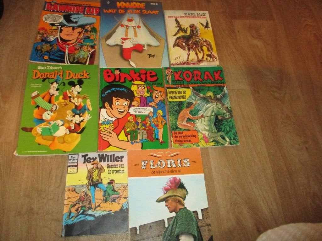 8 bandes dessinées anciennes Karl May Tex Willer Korak, Livres, Plusieurs comics, Enlèvement ou Envoi, Comme neuf, Europe
