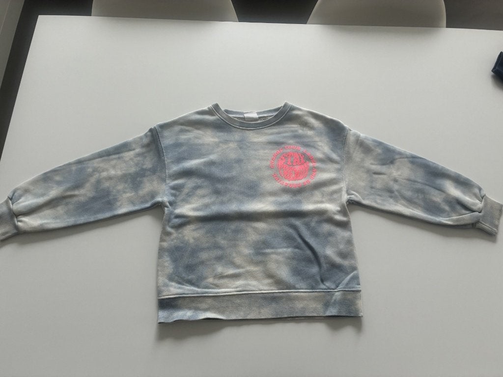 Blauwe sweater tye dye met neon fluroze maat 134 van Zara, Kinderen en Baby's, Meisje, Zara , Trui of Vest, Ophalen of Verzenden