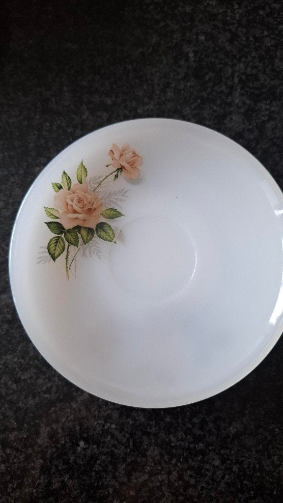 3 soucoupes Arcopal France vintage à motif rose, Antiquités & Art, Antiquités | Services (vaisselle) pièces, Enlèvement ou Envoi