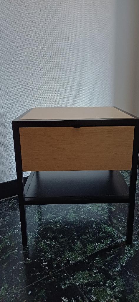 Vierkante bijzettafel / nachttafel, Minder dan 55 cm, Gebruikt, Vierkant, Hout