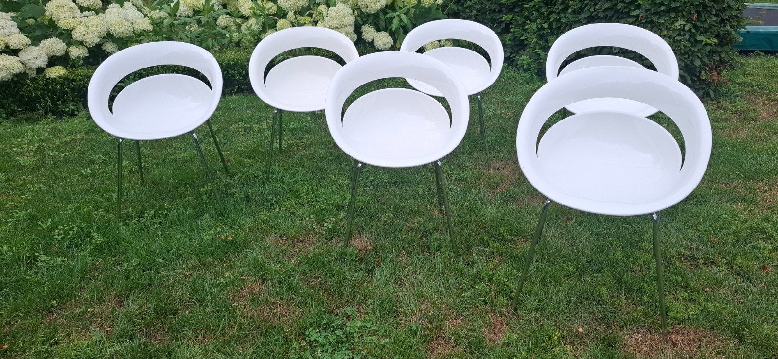 Set van 6 wiite Italian design stoelen + 5 reservekuipjes, Enlèvement