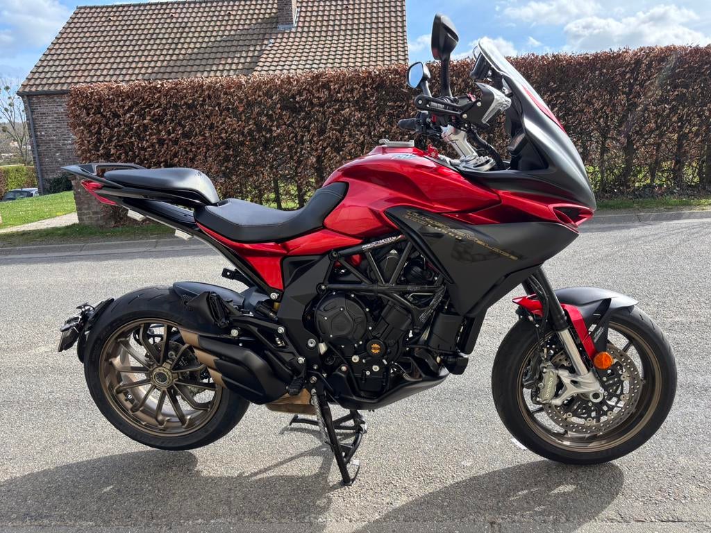 MV Agusta Turismo Veloce 800 Lusso, Motoren, Handvatverwarming, Motorrijbewijs A, 3 cilinders, Particulier