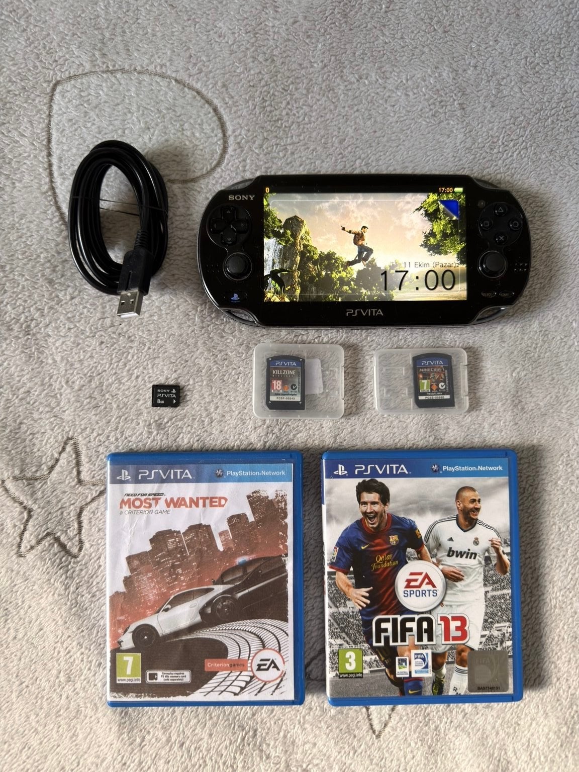 Sony PS Vita + 4 Games + Charger Cable & 8GB Memory Card, Games en Spelcomputers, Ophalen, Zo goed als nieuw