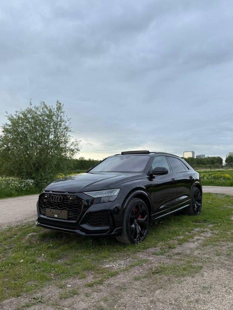 Audi RS Q8 4.0 TFSI quattro : performance et luxe à l'état, Achat, 3996 cm³, Entretenue par le concessionnaire, Noir