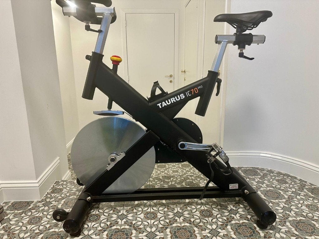 Vélo de spinning TAURUS IC 70 Pro., Enlèvement, Comme neuf, Vélo de spinning