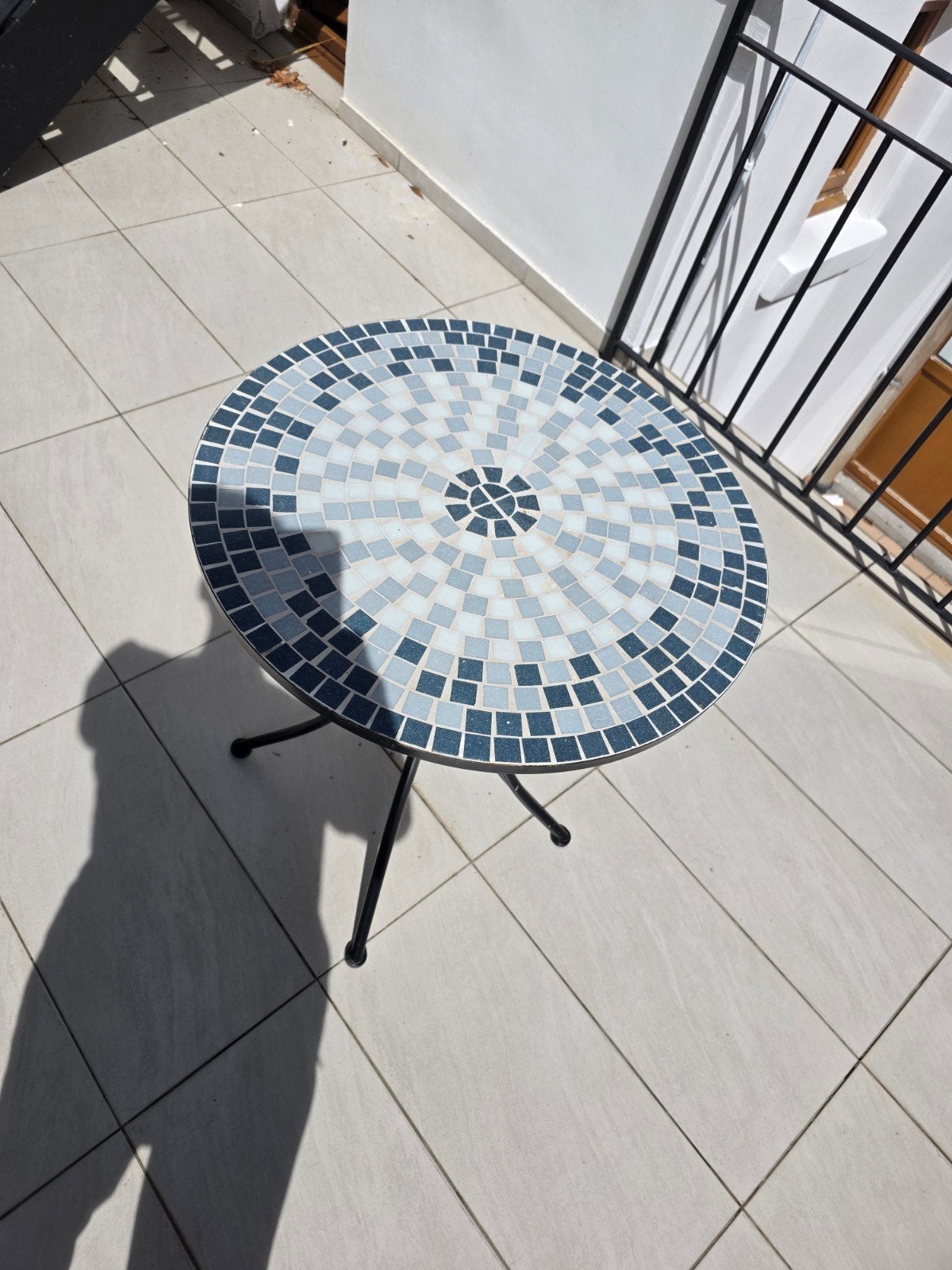Table de jardin, très bon état, en fer forgé, inspiration or, Enlèvement