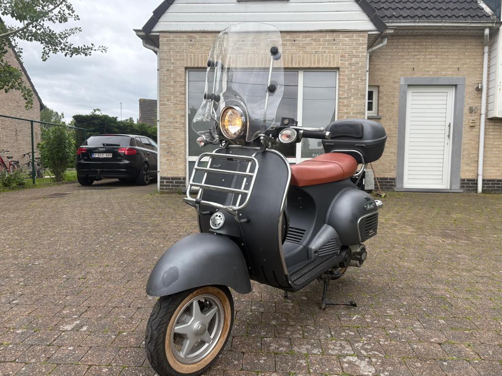 Vespa look scooter 1500km! |125cc|, Ophalen, Gebruikt, 125 cc, Benzine