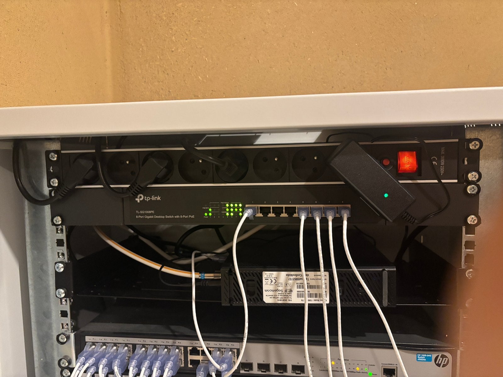 tp-link tl-sg1008pe 8Port Gigabit PoE switch with noctua fan, Enlèvement ou Envoi, Comme neuf
