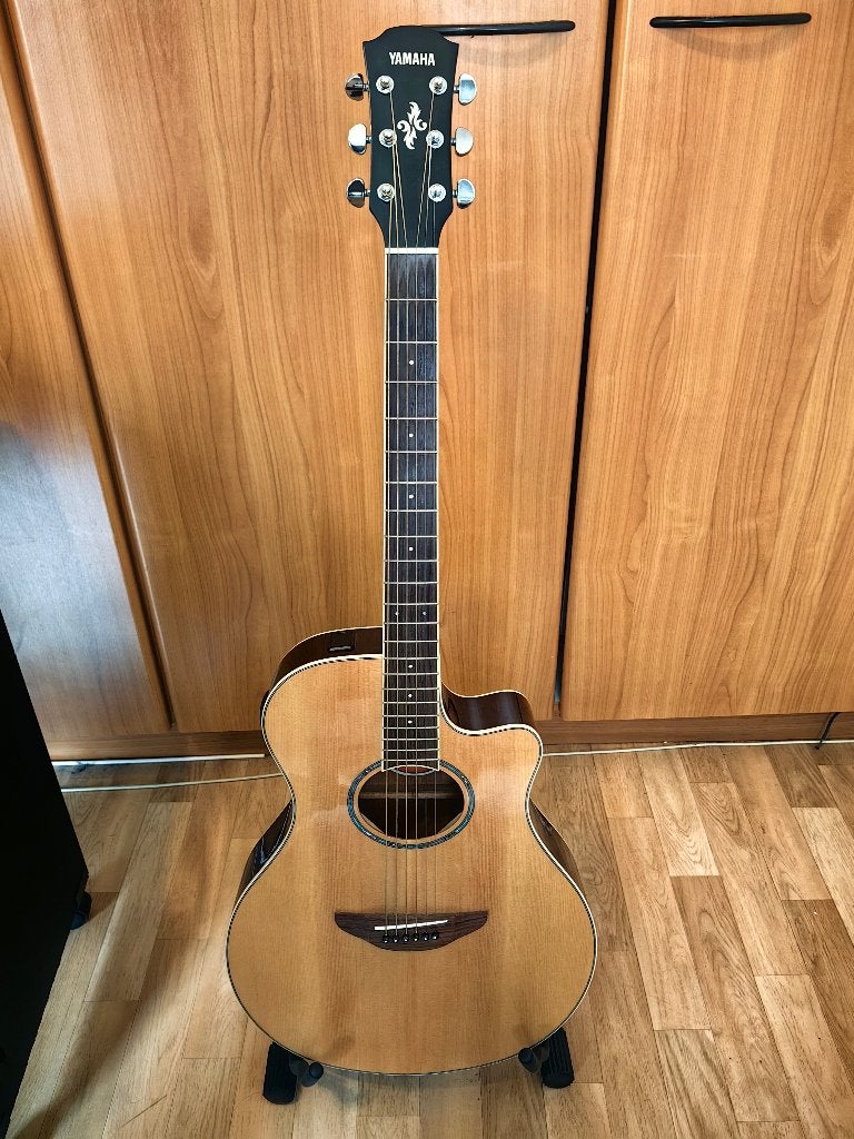 Guitare YAMAHA APX600 + Kit, Musique & Instruments, Instruments à corde | Guitares | Électriques, Enlèvement ou Envoi, Comme neuf