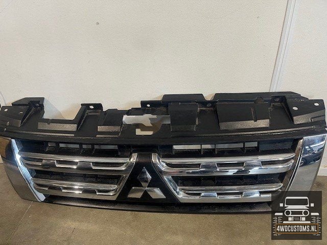 Grille Pajero 3.2 2007 tm 2013 € 120,-, -, Utilisé, Mitsubishi, -