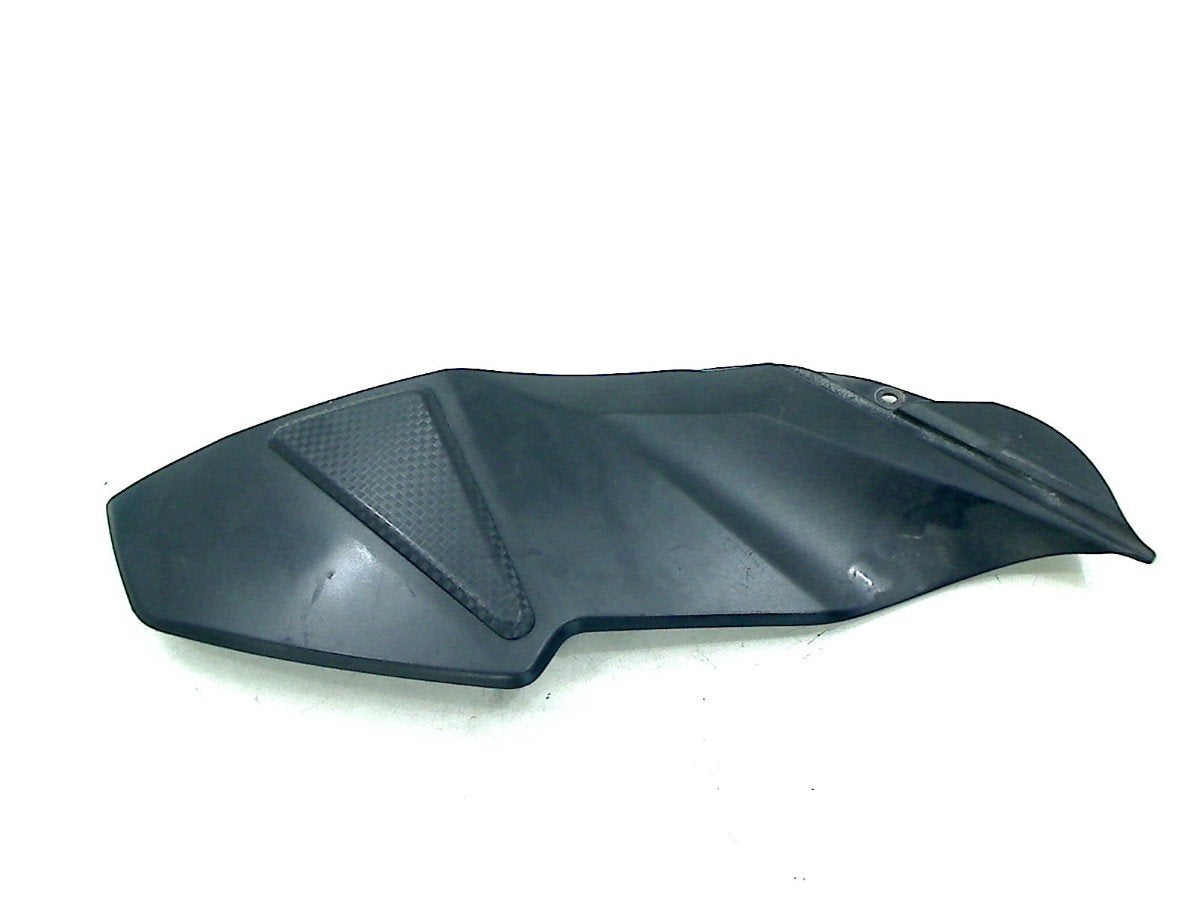 COUVERCLE DU RÉSERVOIR DROITE GSR 750 2011-2016 (GSR 750), Motos, Dhr. S. di Majo, Utilisé, Info@cama-motorparts.nl, P.J. Troelstraweg 8 8
3144 CX  MAASSLUIS, NL