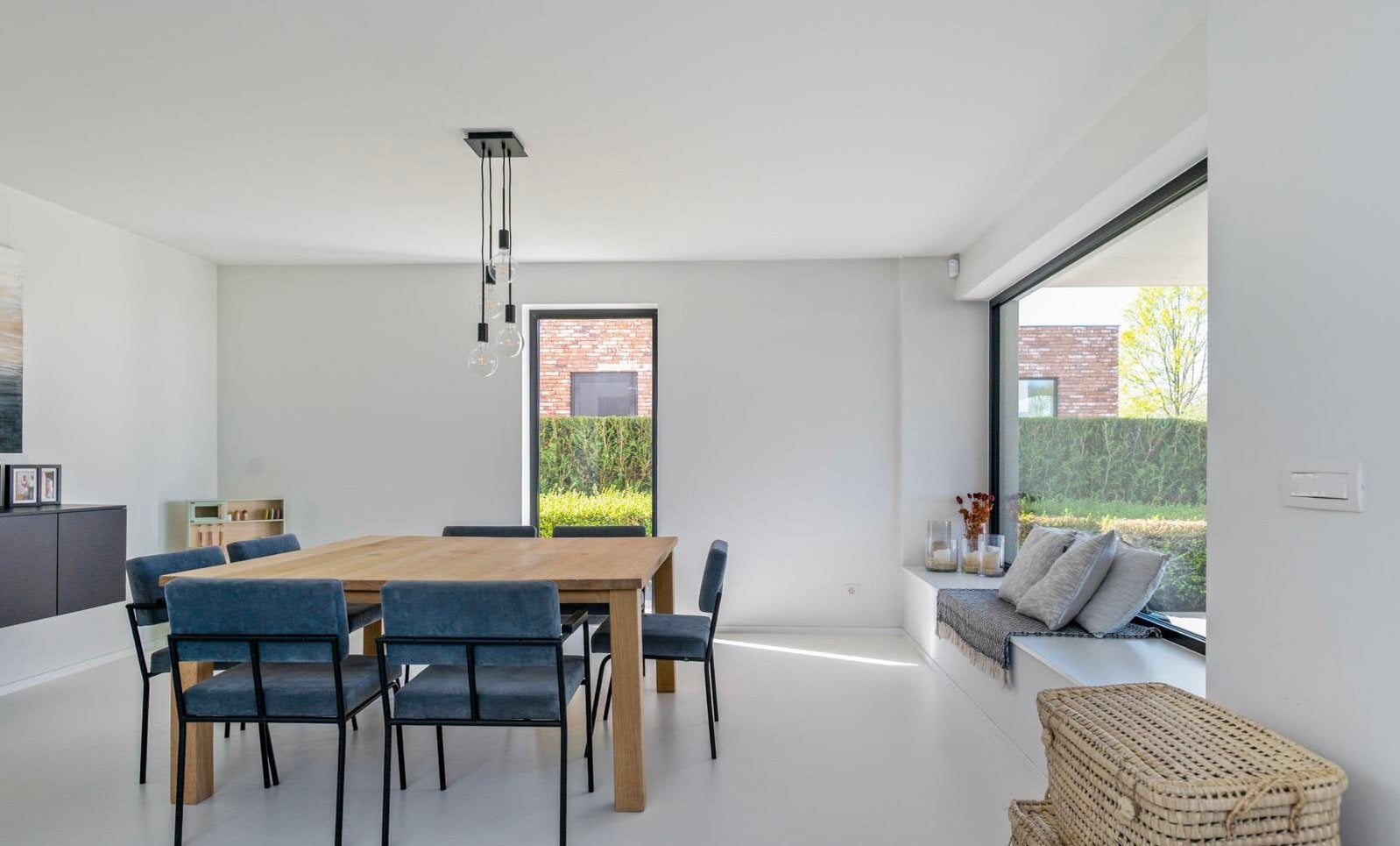 Vierkante houten tafel te koop, Huis en Inrichting, Ophalen, 150 tot 200 cm, Zo goed als nieuw, Vijf personen of meer