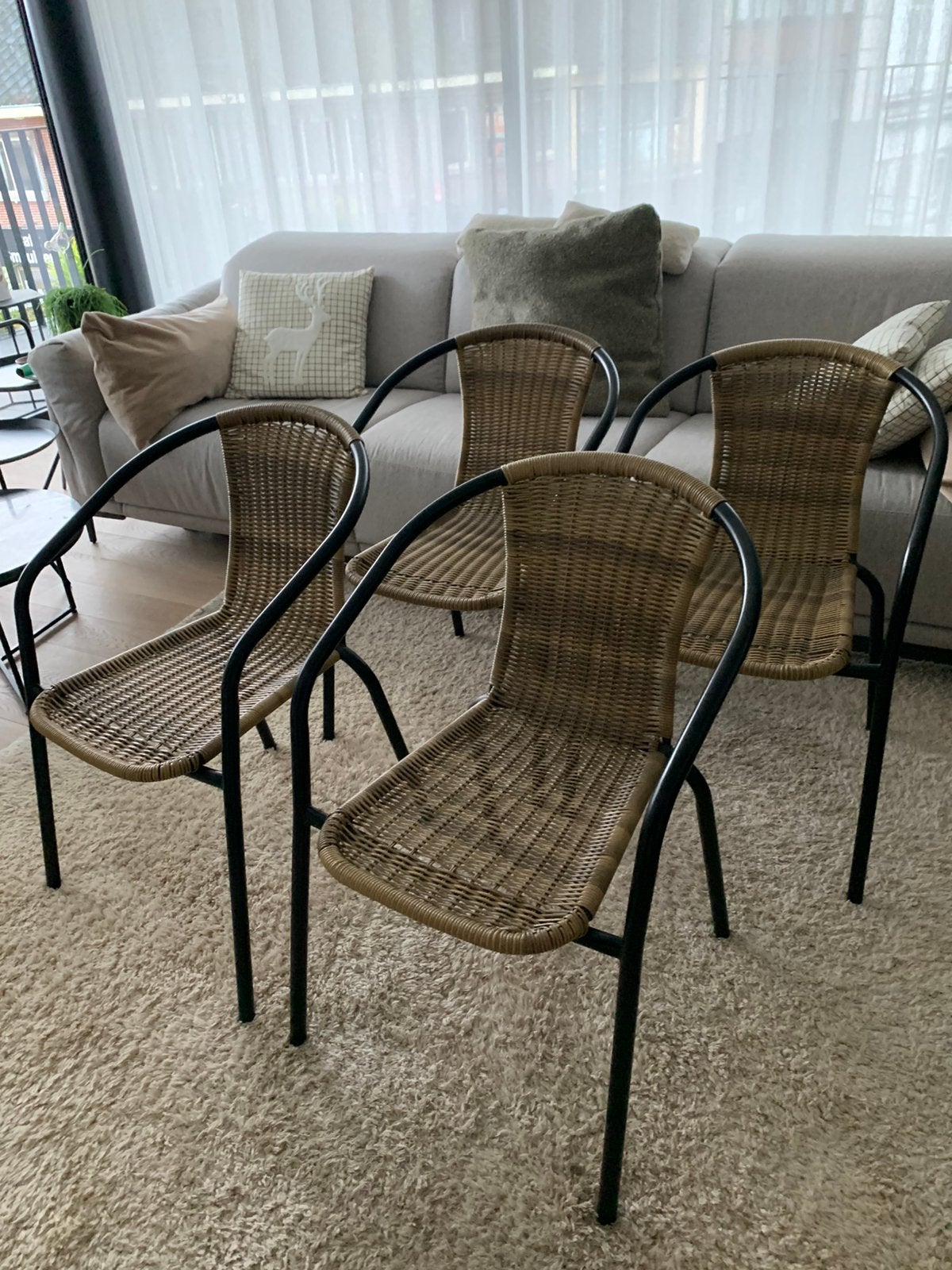 4 chaises de jardin, sièges couleur bois, pieds acier noir, Enlèvement, Comme neuf, Synthétique, Empilable