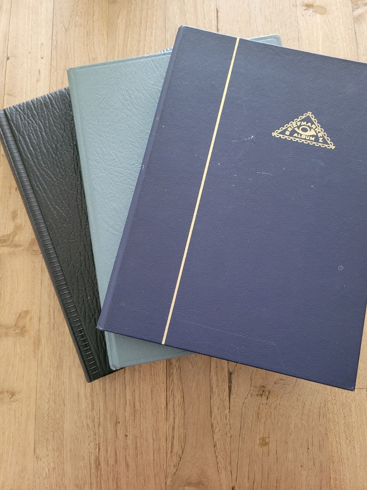 3 boeken met Belgische postzegels en 1 lege boek, Postzegels en Munten, Ophalen of Verzenden