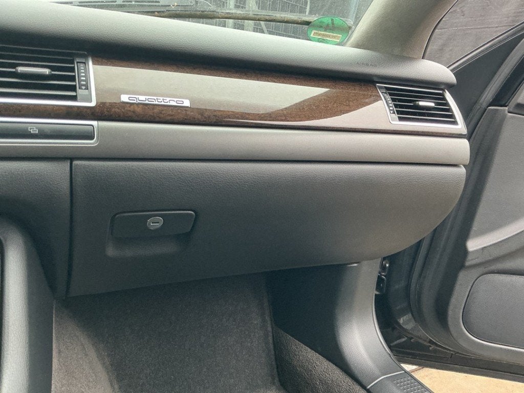 COMPARTIMENT A GANTS Audi A8 (D3) (|4E1857104F|4E1858134D|), Auto-Union-Straße  1,
85057  Ingolstadt, DE, Info@audi.de, Audi, Utilisé