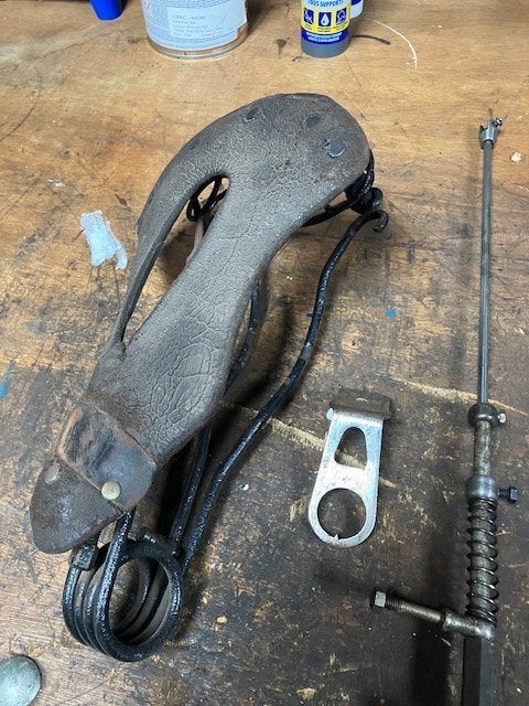 Antieke fiets zadel-rem-houder lamp, Fietsen en Brommers, Verzenden, Gebruikt, Zadel, Leer