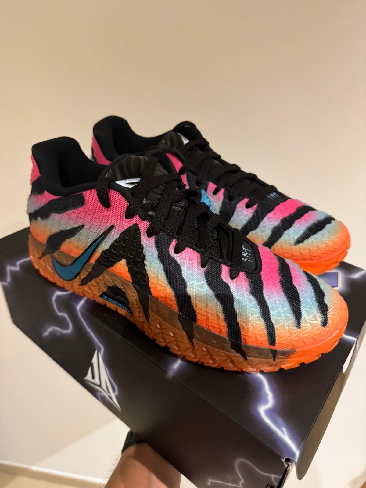 Nike JA3 « Tri-State » neuves - 44, Neuf, Enlèvement ou Envoi, Autres couleurs, Nike